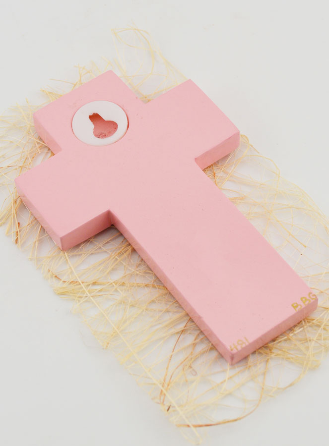Cruz Infantil em Madeira Pequena Ovelha Rosa - 12 cm (pic 4)