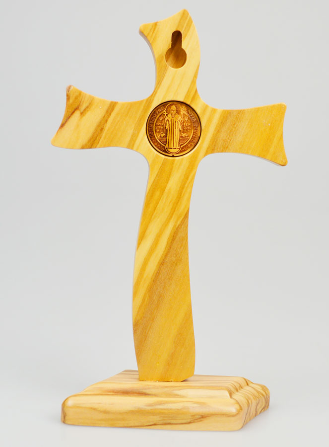 Cruz de San Benito en Madera de Olivo sobre Base - 18 cms (pic 4)