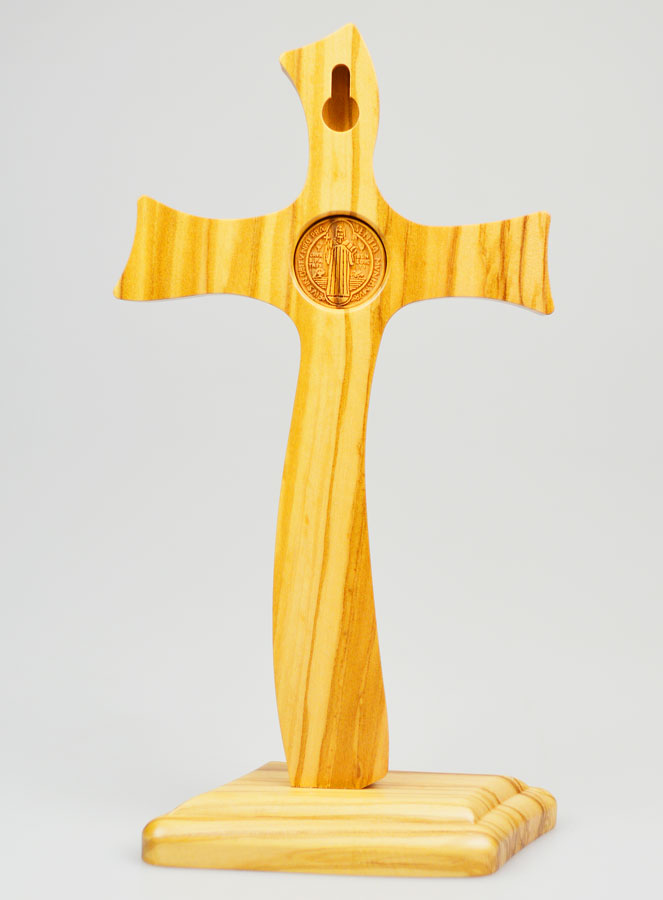 Cruz de San Benito en Madera de Olivo sobre Base - 22 cms (pic 4)