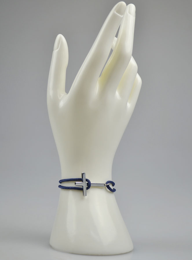 Pulsera con Cruz de Plata en Cordón Marino - Modelo de Hombre (pic 2)
