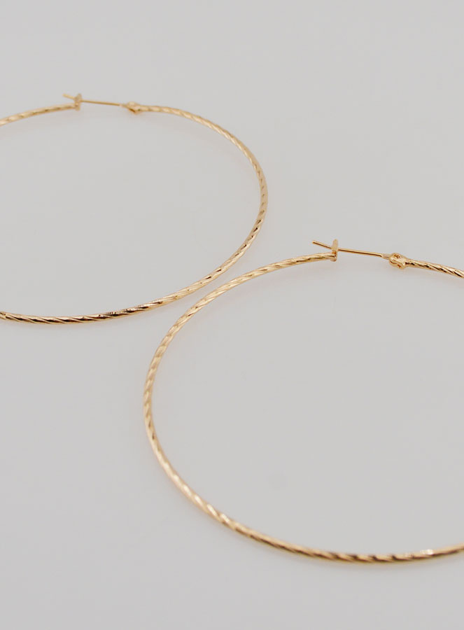 Pendientes de aros trenzados chapados en oro - 70 mm (pic 2)