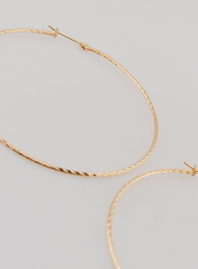Pendientes de aros trenzados chapados en oro - 70 mm (pic 3)