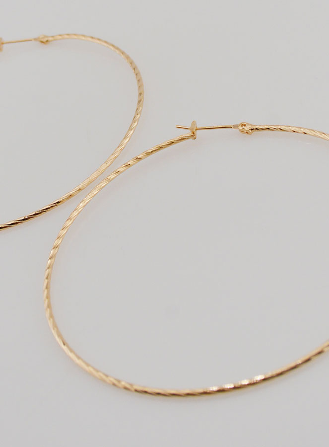 Pendientes de aros trenzados chapados en oro - 70 mm (pic 4)