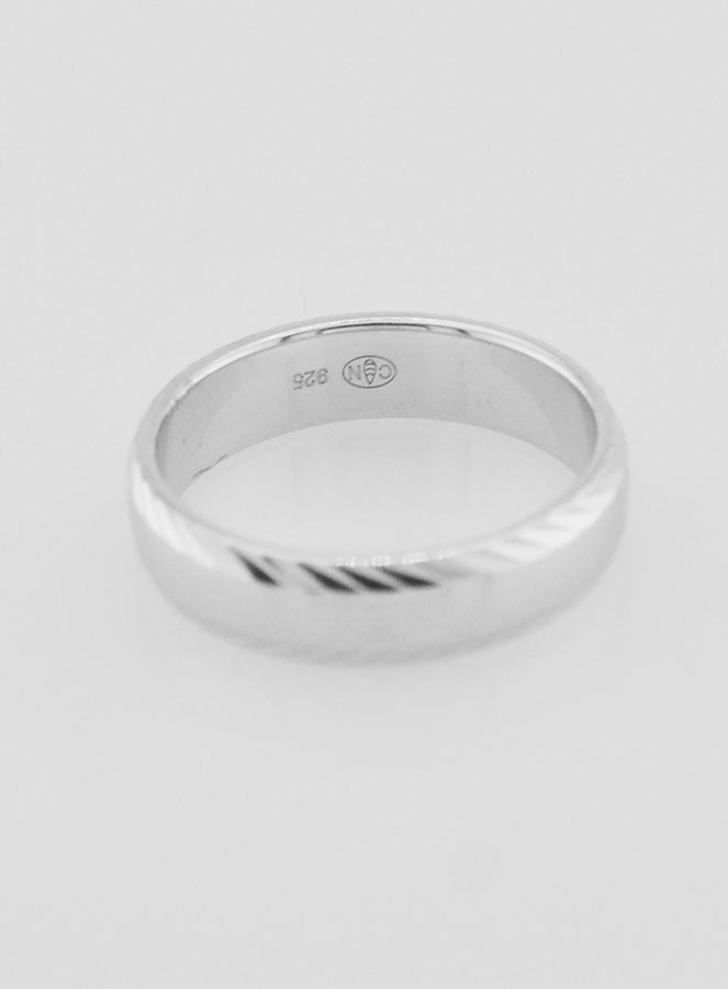 Anillo de bodas de plata de ley rodiada con detalle cincelado - Talla 56 (pic 4)