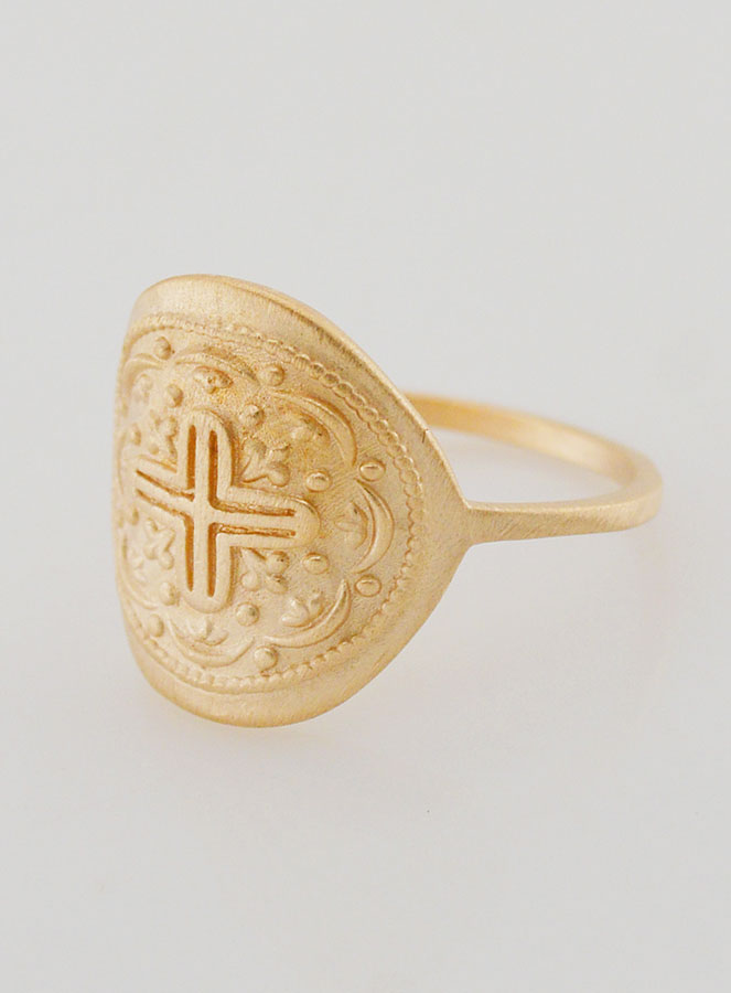 Anillo con Cruz de Cristo Tallada - Bañado en Oro - Talla 60 (pic 2)