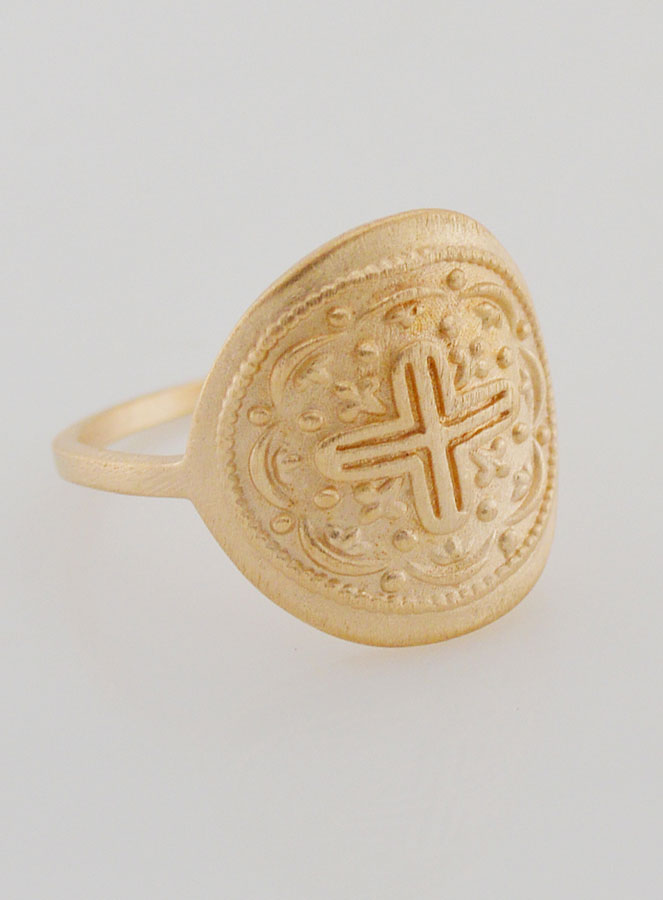 Anillo con Cruz de Cristo Tallada - Bañado en Oro - Talla 60 (pic 3)