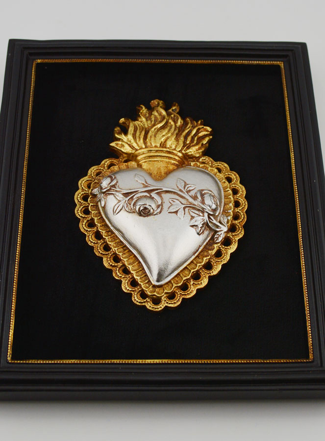 Exvoto de pared dorado y plateado sobre terciopelo negro - Corazón florido de 18 cm (pic 2)