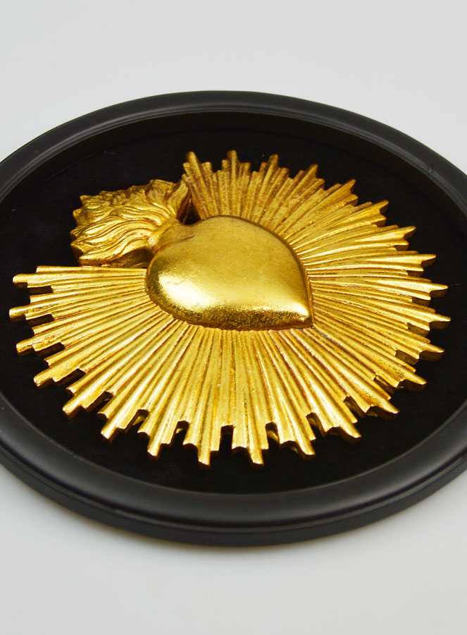 Exvoto de pared ovalado con corazón dorado sobre terciopelo - 29 cm (pic 3)