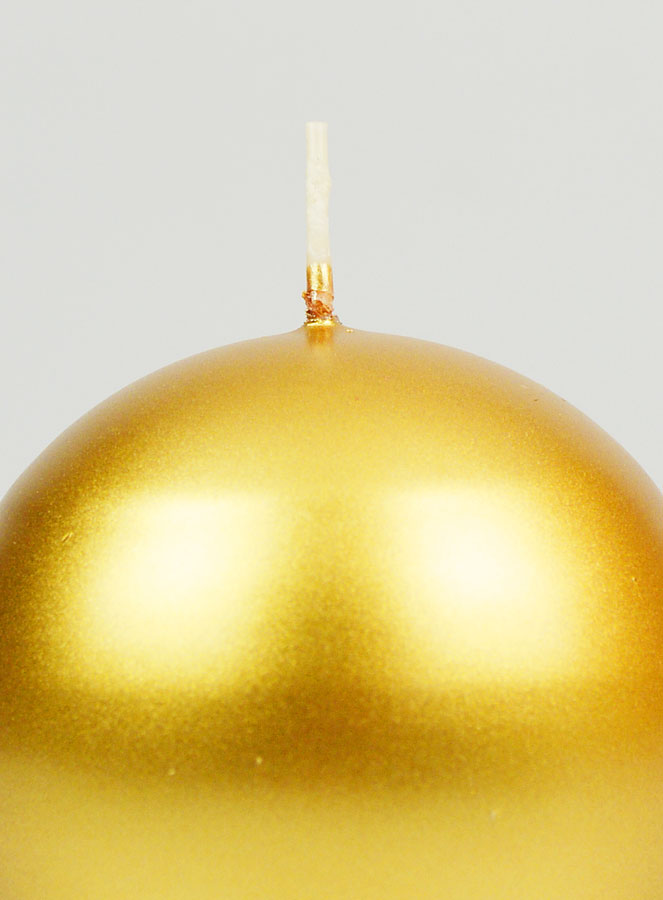 Vela decorativa dorada en forma de bola - 8 cm (pic 3)