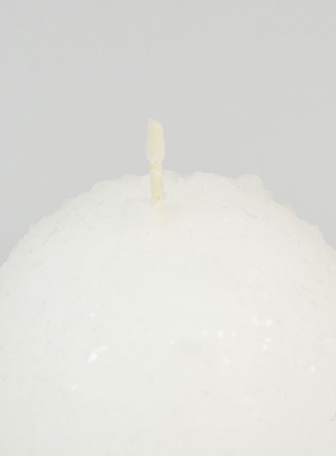 Vela navideña esférica con forma de bola de nieve - 8 cm (pic 4)