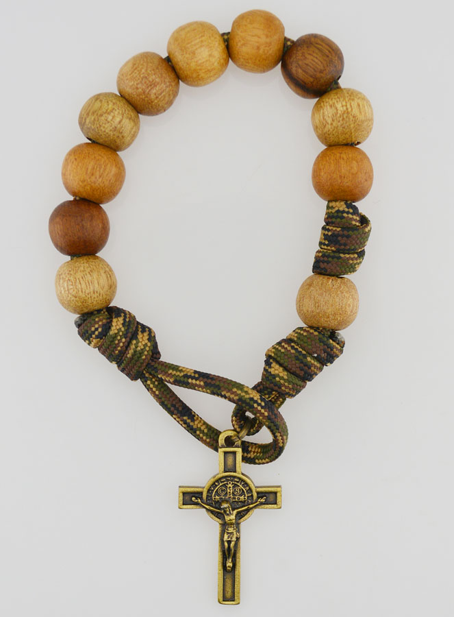 Pulsera con Granos Grandes y Cruz de San Benito (pic 1)