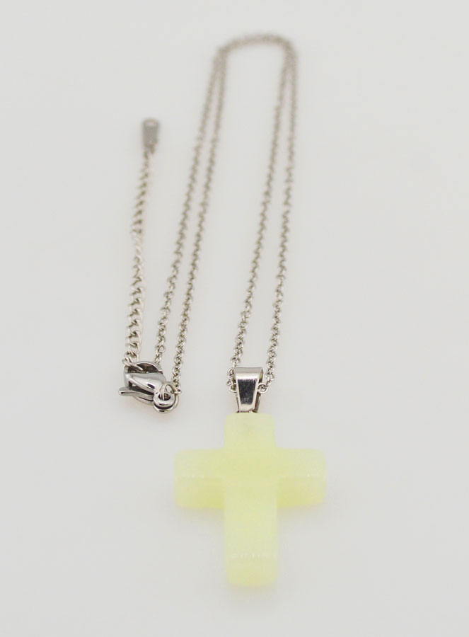 Collar religioso con cadena de acero inoxidable y cruz fosforescente (pic 3)