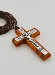 Pingente Cruz em Madeira de Oliveira com Cristo Prateado
