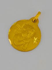 Medalla de Ángel de la Guarda Protector Orando de Oro