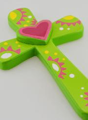Cruz Infantil Verde y Corazón Rosa - 15cms