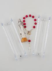 Estatua de Santa Rita en una base y su Decenario en Palo de Rosa