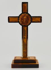 Cruz de Madera de San Benito con Base - 14 cms