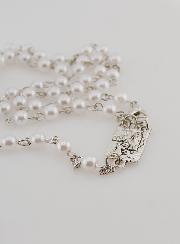 Rosario de Nácar Nlanco en Caja de regalo - 40 cms