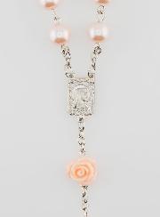 Rosario de Lourdes con cuentas nacaradas y rosas