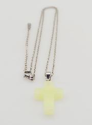 Collar religioso con cadena de acero inoxidable y cruz fosforescente