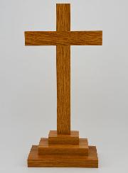 Crucifixo com Base em Carvalho Claro - 25cm