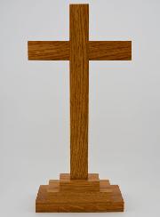 Crucifixo com Base em Carvalho Claro - 25cm