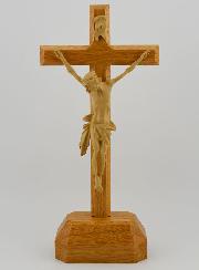 Crucifixo com Base em Carvalho - 22cm
