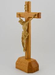 Crucifixo com Base em Carvalho - 22cm