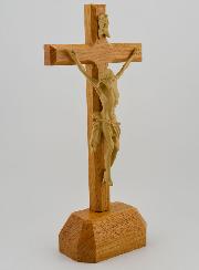 Crucifixo com Base em Carvalho - 22cm