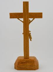 Crucifixo com Base em Carvalho - 22cm