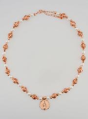 Collar religioso de perlas y medalla de la Virgen María