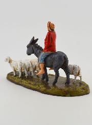 Figura de pastor en el lomo de un burro y sus ovejas - 6 cm