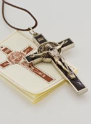 Pingente Cruz de São Bento – Castanha – 8 cm