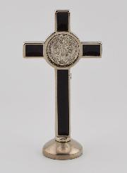 Cruz de San Benito Plateada con Base - Negro